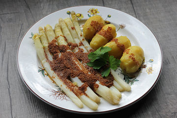 Spargel Mit Knuspriger Semmelbrosel Butter Sauce Von Trimidy Chefkoch 