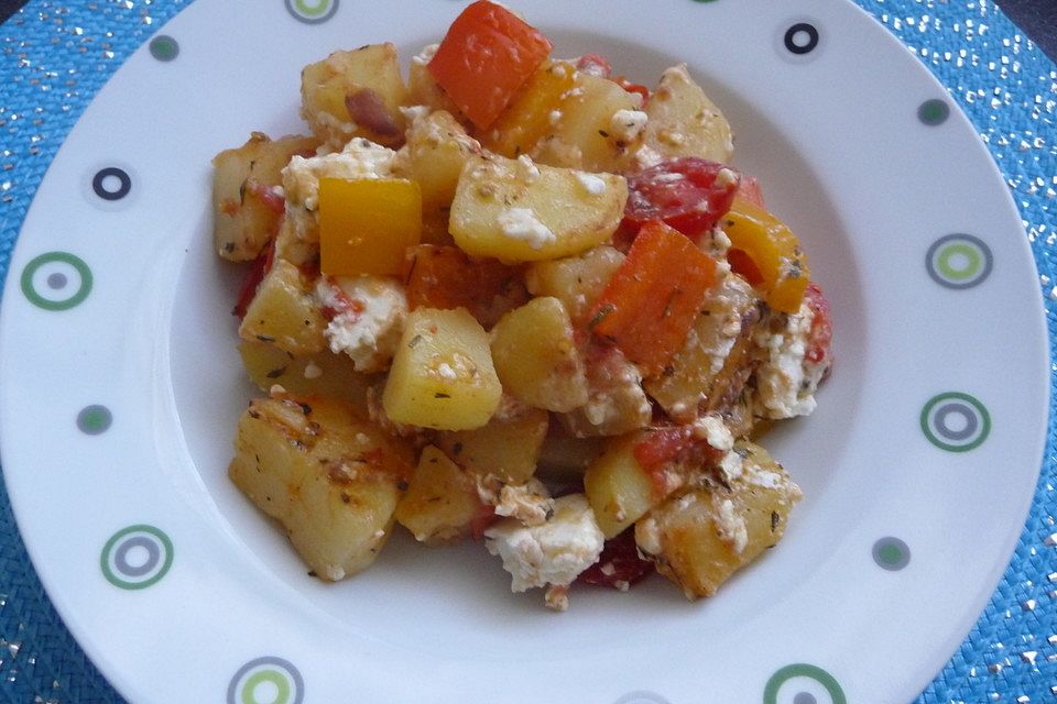 Kartoffelpfanne mit Paprika und Schafskäse