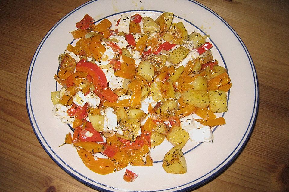 Kartoffelpfanne mit Paprika und Schafskäse