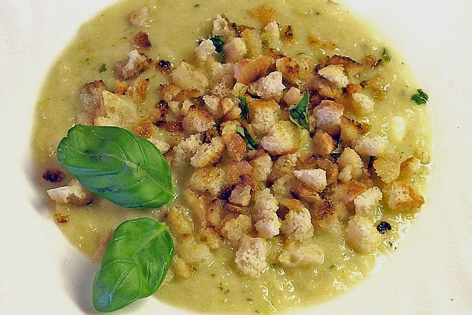 Zucchini - Basilikum - Cremesuppe