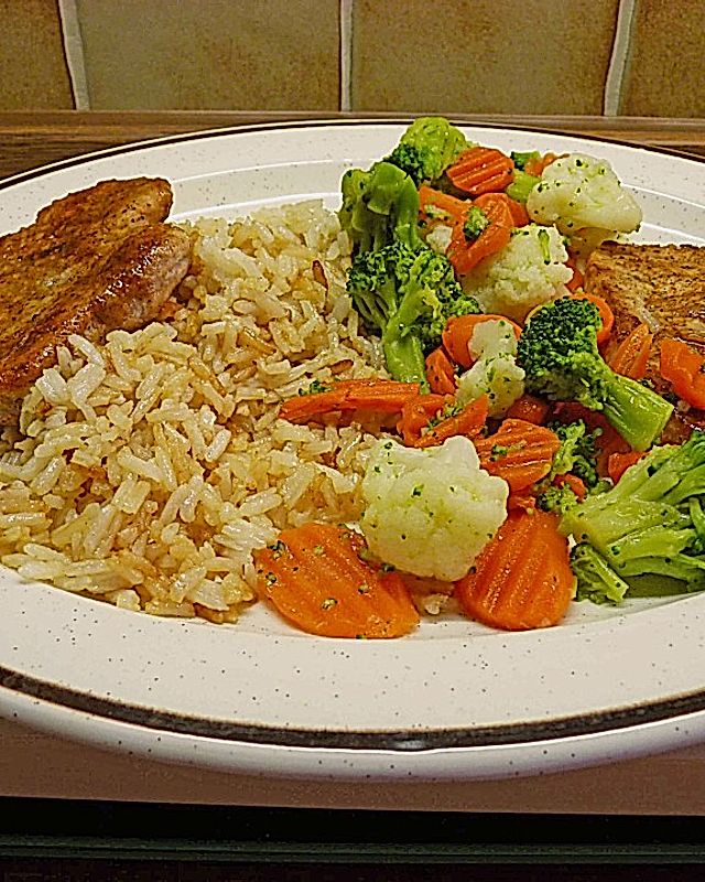 Naturschnitzel à la minute mit buntem Gemüse und Reis