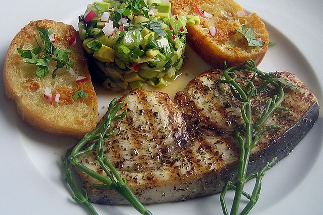 Gegrillte Schwertfisch-Steaks mit Avocado-Salsa| Chefkoch