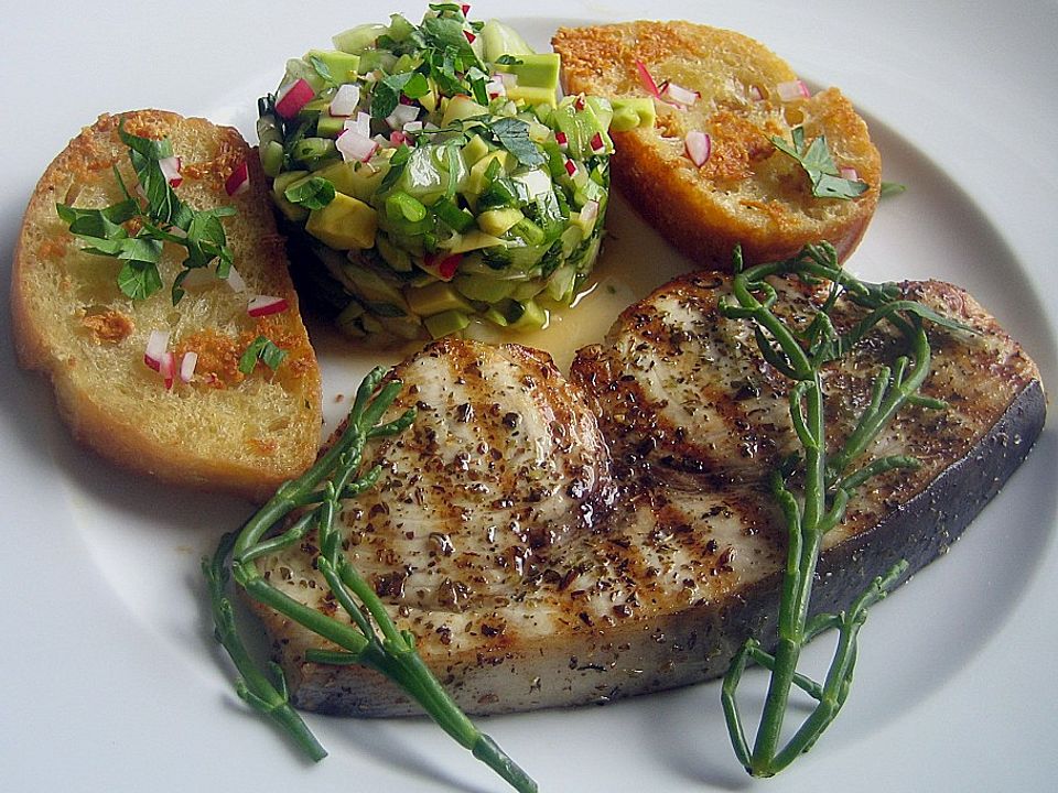 Gegrillte Schwertfisch-Steaks mit Avocado-Salsa| Chefkoch