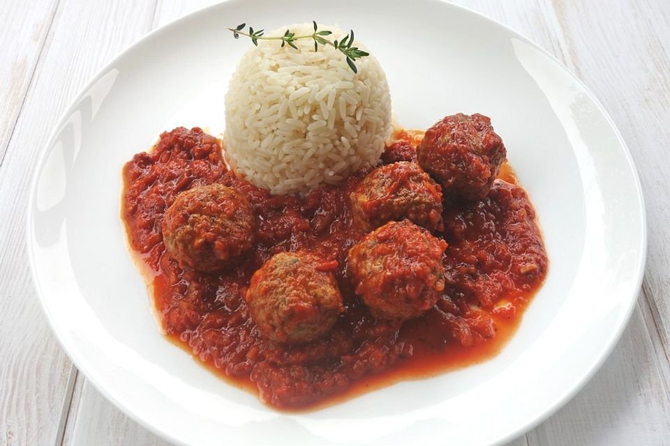 Albondigas in Tomatensauce