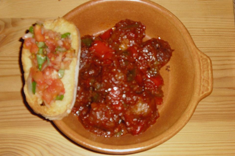 Albondigas in Tomatensauce