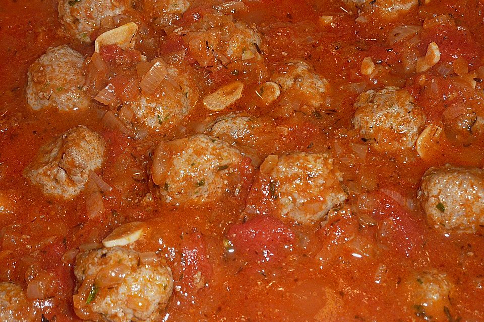 Albondigas in Tomatensauce