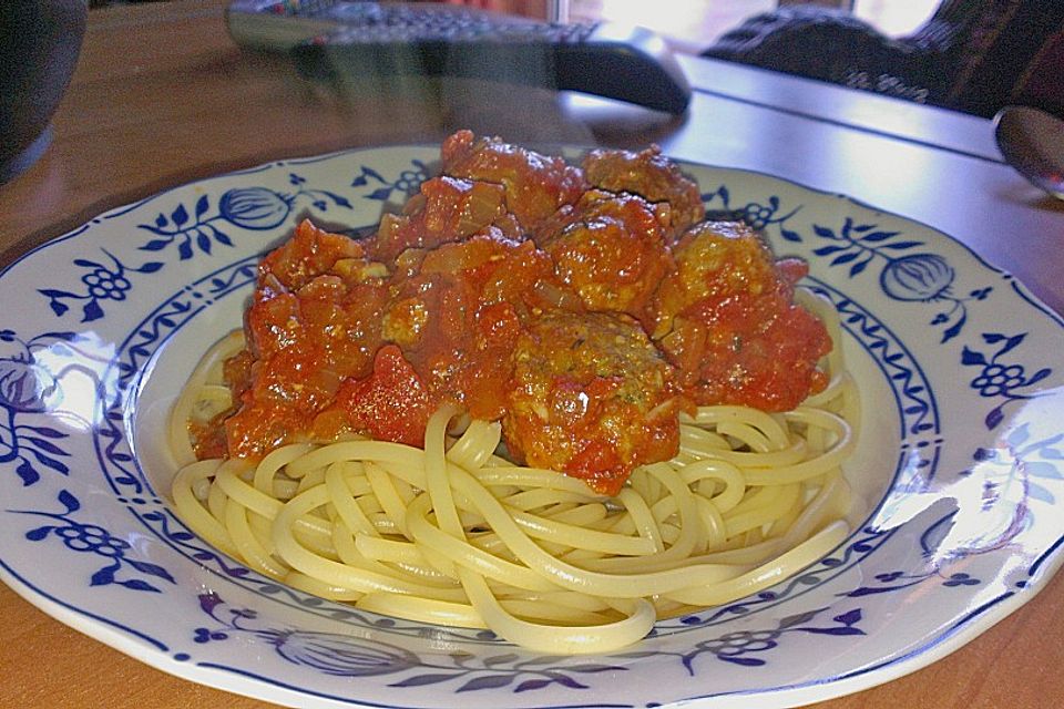 Albondigas in Tomatensauce