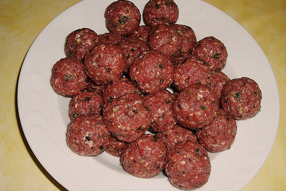 Albondigas in Tomatensauce