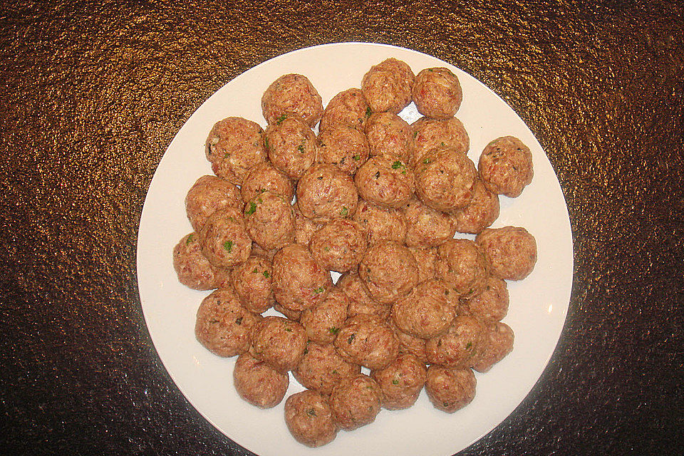 Albondigas in Tomatensauce