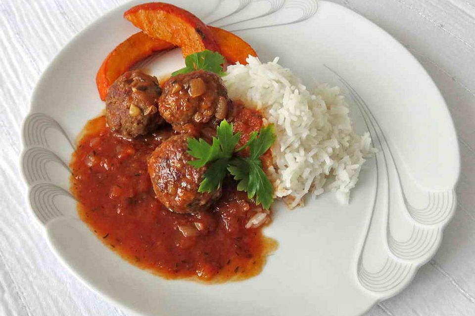 Albondigas in Tomatensauce