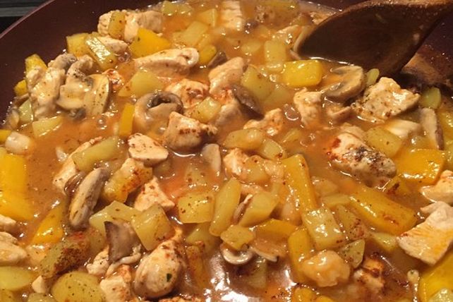 Kartoffel - Puten - Gulasch mit Paprika und Champignons von oldman49 ... Kartoffel - Puten - Gulasch mit Paprika und Champignons von oldman49 ...