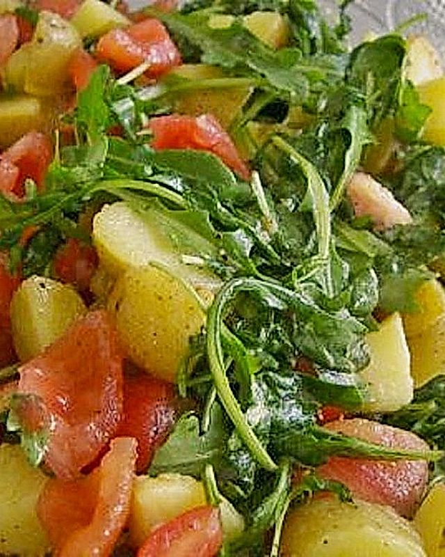 Kartoffelsalat mit Tomaten und Rucola