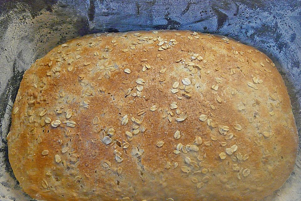 Bräterbrot mit Vollkornmehl und Haferflocken Bräterbrot mit Vollkornmehl und Haferflocken