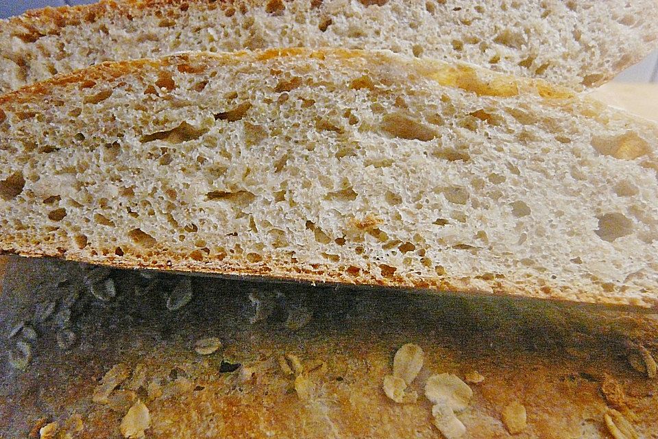 Bräterbrot mit Vollkornmehl und Haferflocken Bräterbrot mit Vollkornmehl und Haferflocken
