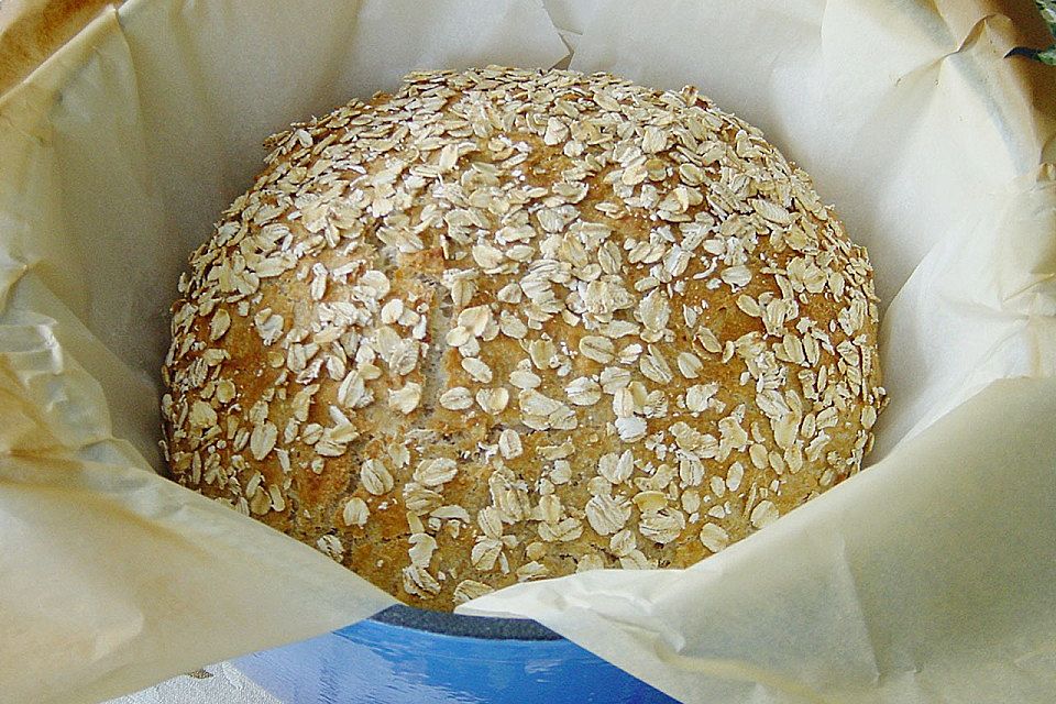 Bräterbrot mit Vollkornmehl und Haferflocken Bräterbrot mit Vollkornmehl und Haferflocken