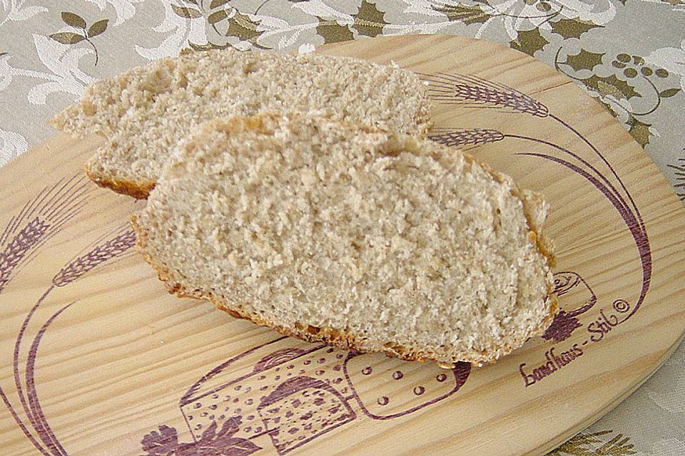 Bräterbrot mit Vollkornmehl und Haferflocken Bräterbrot mit Vollkornmehl und Haferflocken