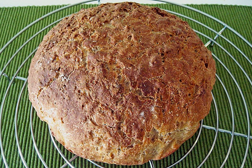 Bräterbrot mit Vollkornmehl und Haferflocken Bräterbrot mit Vollkornmehl und Haferflocken
