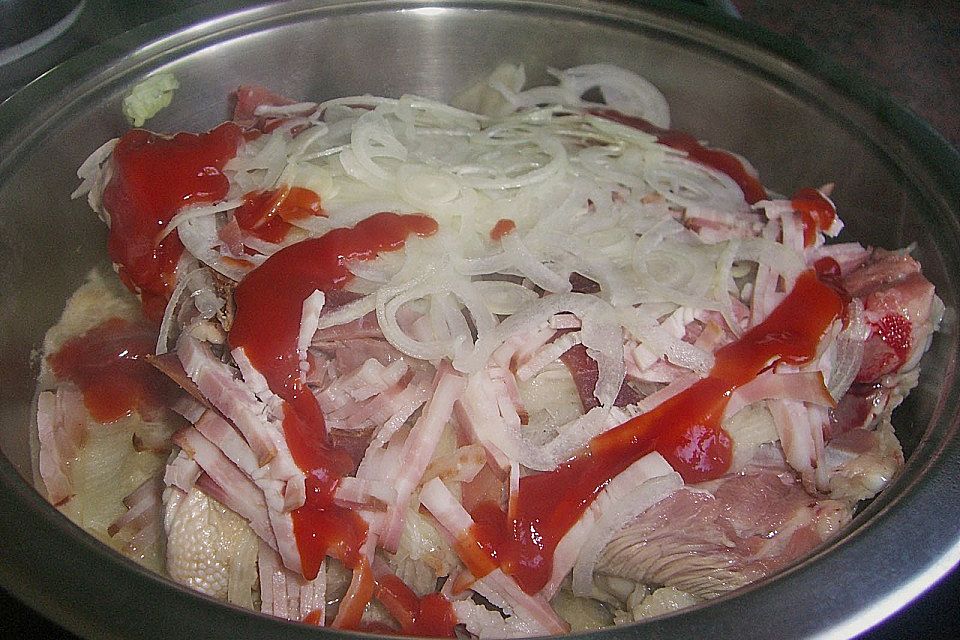 Putenoberkeule mit Speck und Zwiebeln