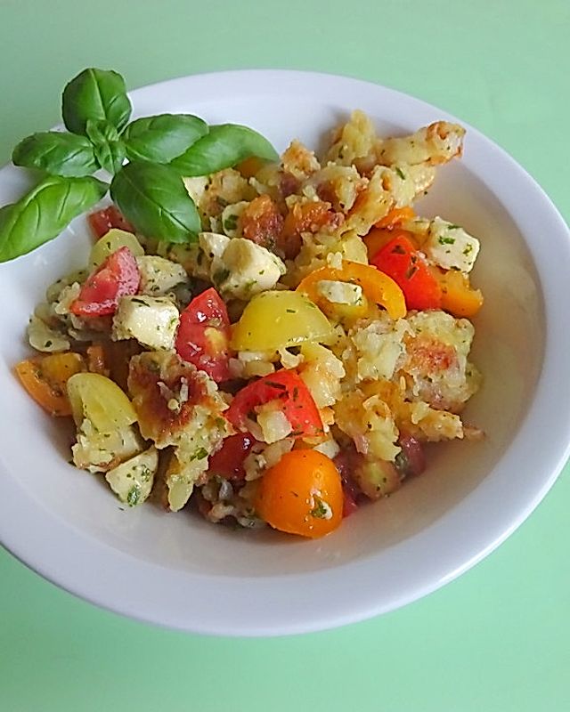 Grillsalat mit Tomaten und Kartoffelrösti