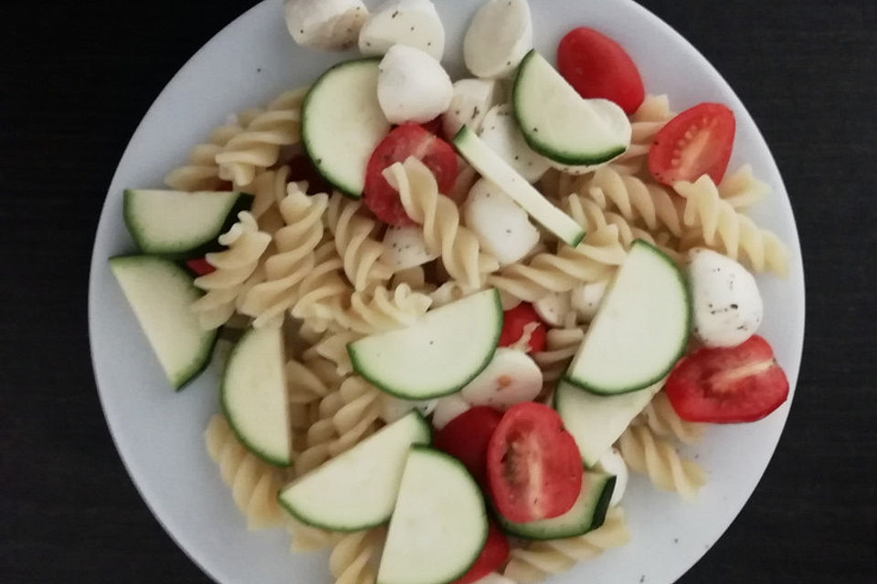 Sommerlicher Nudelsalat