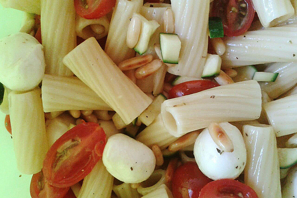 Sommerlicher Nudelsalat