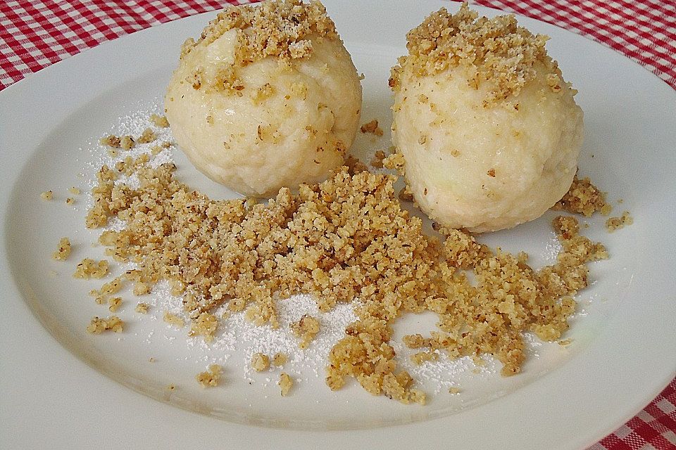 Obstknödel mit Topfenteig