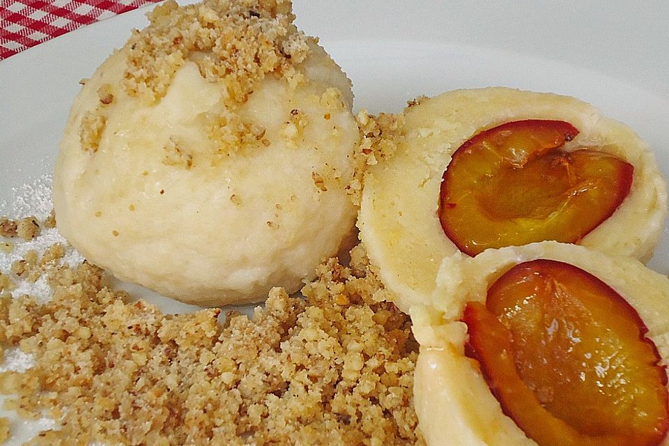 Obstknödel mit Topfenteig