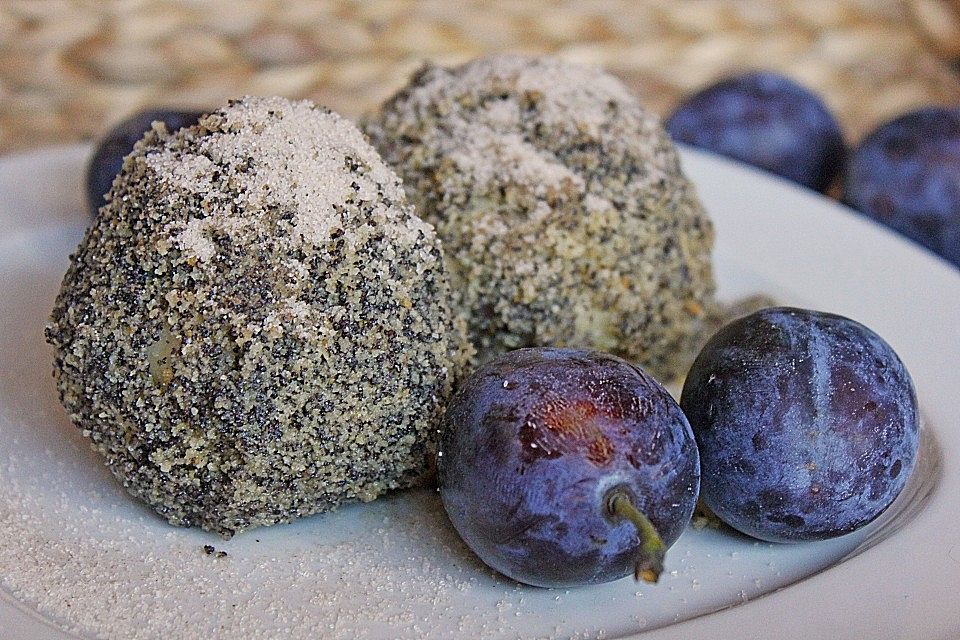 Obstknödel mit Topfenteig