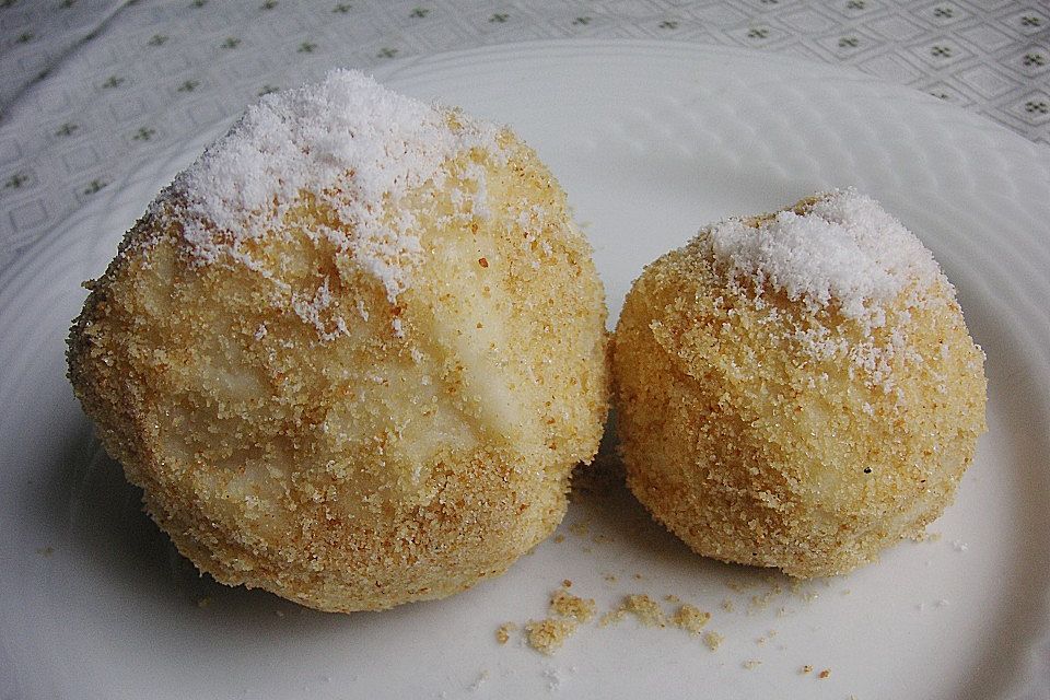 Obstknödel mit Topfenteig