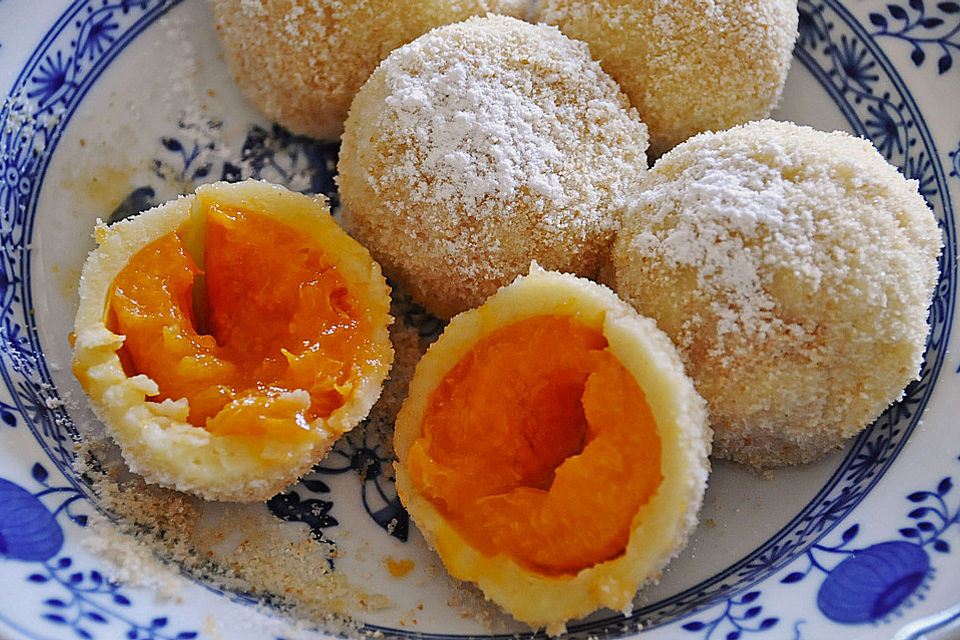 Obstknödel mit Topfenteig