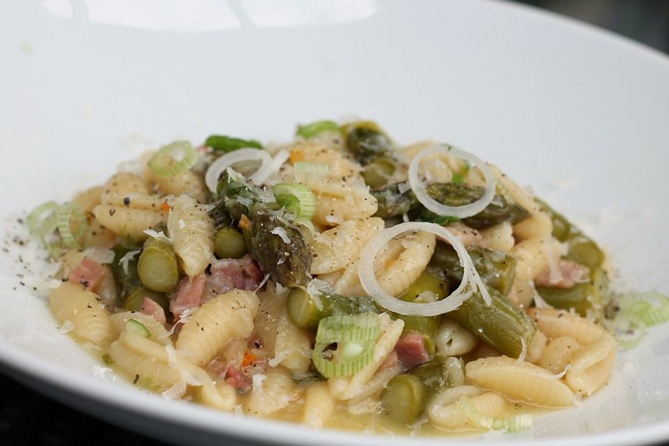 Pastasotto mit Spargel und Schinken