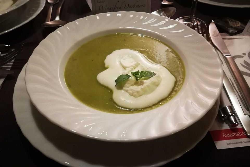Erbsen-Minze-Suppe Erbsen-Minze-Suppe