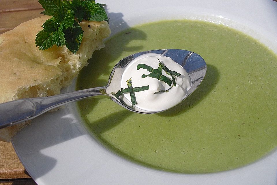 Erbsen-Minze-Suppe Erbsen-Minze-Suppe
