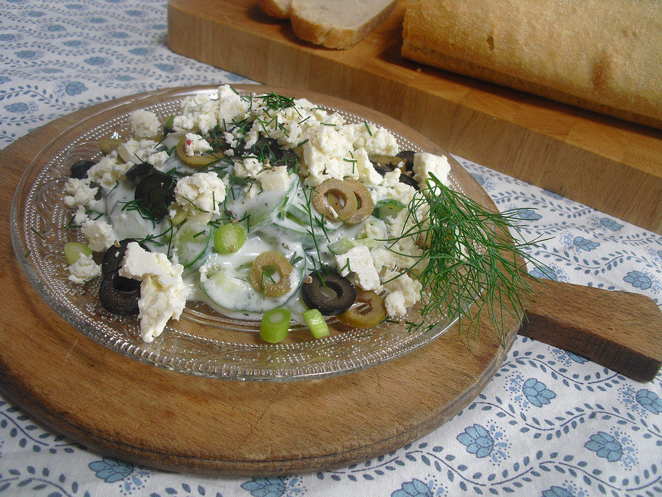 Gurken - Oliven - Salat mit Frühlingszwiebeln und Feta von Hasiator ...