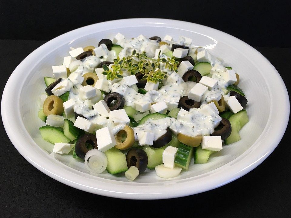 Gurken - Oliven - Salat mit Frühlingszwiebeln und Feta von Hasiator ...