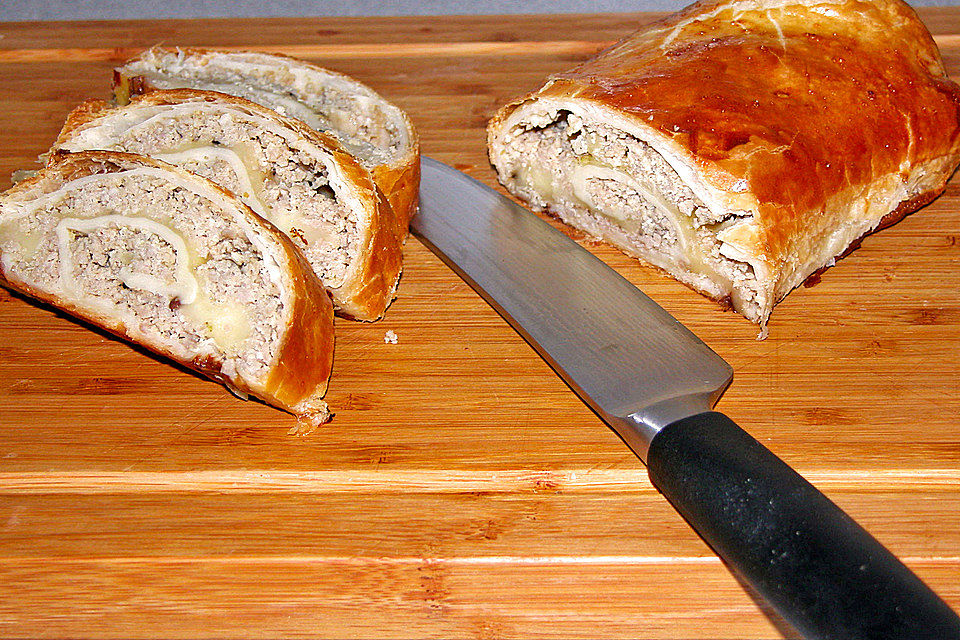 Strudel mit Salsiccia und Ricotta