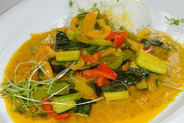 Knackiges Gemüse in cremiger Thaicurrysauce