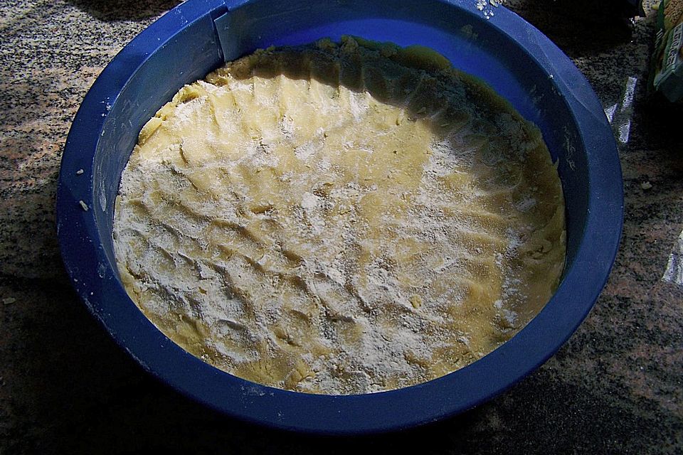 Obstkuchen mit gerösteten Streuseln