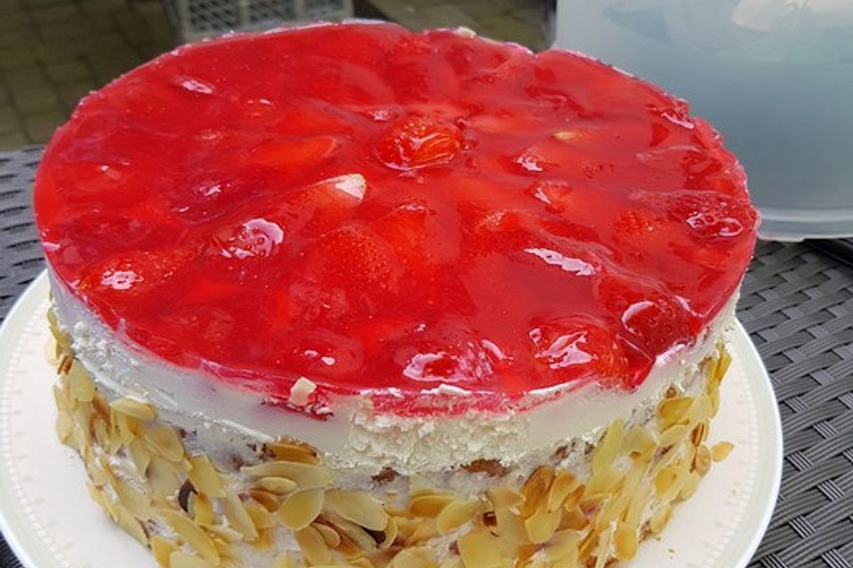 Erdbeertorte mit Frischkäse-Joghurt-Creme