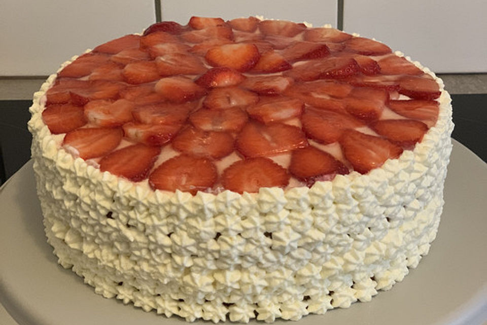 Erdbeertorte mit Frischkäse-Joghurt-Creme