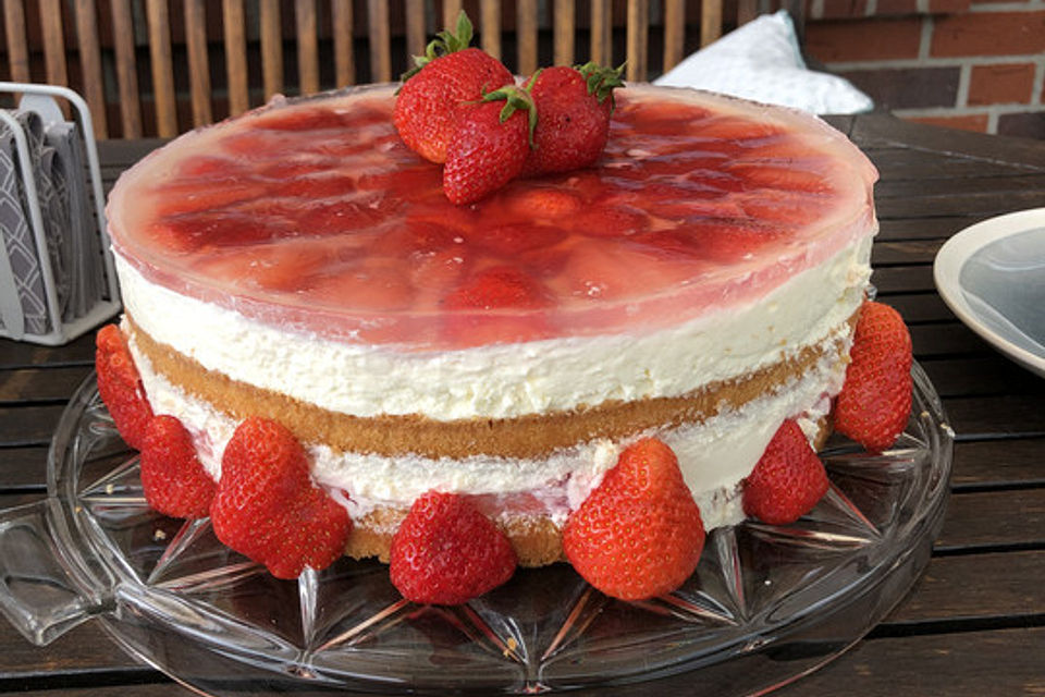 Erdbeertorte mit Frischkäse-Joghurt-Creme