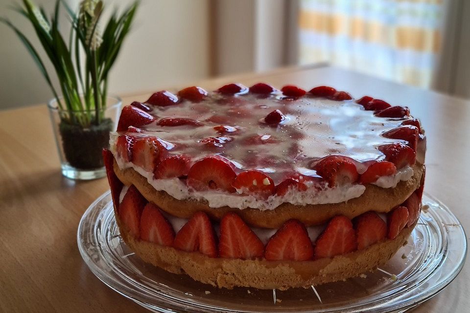 Erdbeertorte mit Frischkäse-Joghurt-Creme