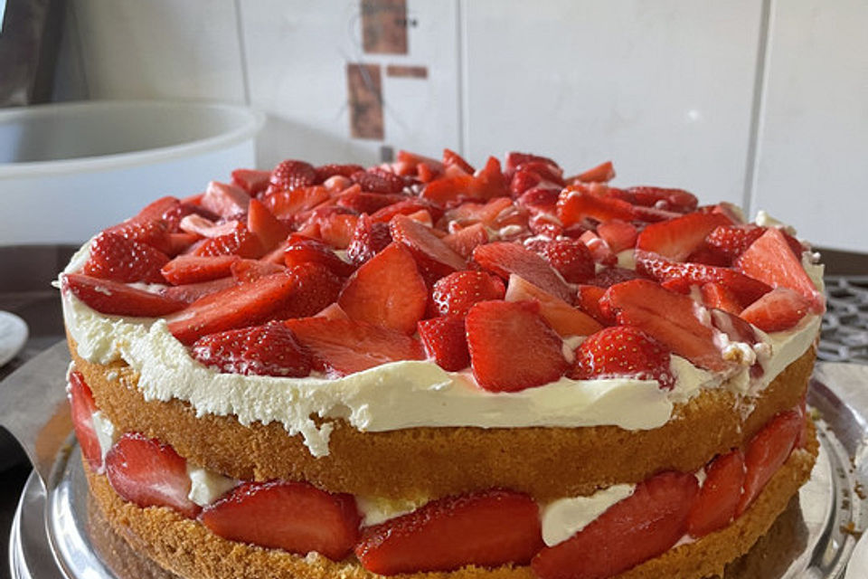 Erdbeertorte mit Frischkäse-Joghurt-Creme