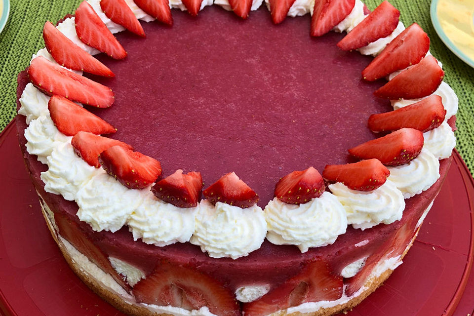 Erdbeertorte mit Frischkäse-Joghurt-Creme