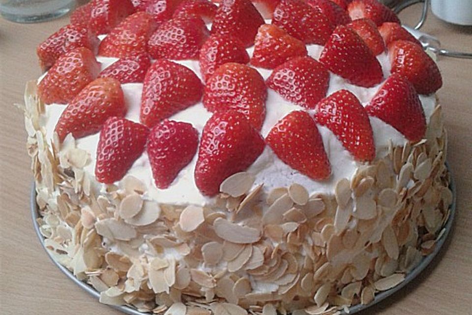 Erdbeertorte mit Frischkäse-Joghurt-Creme