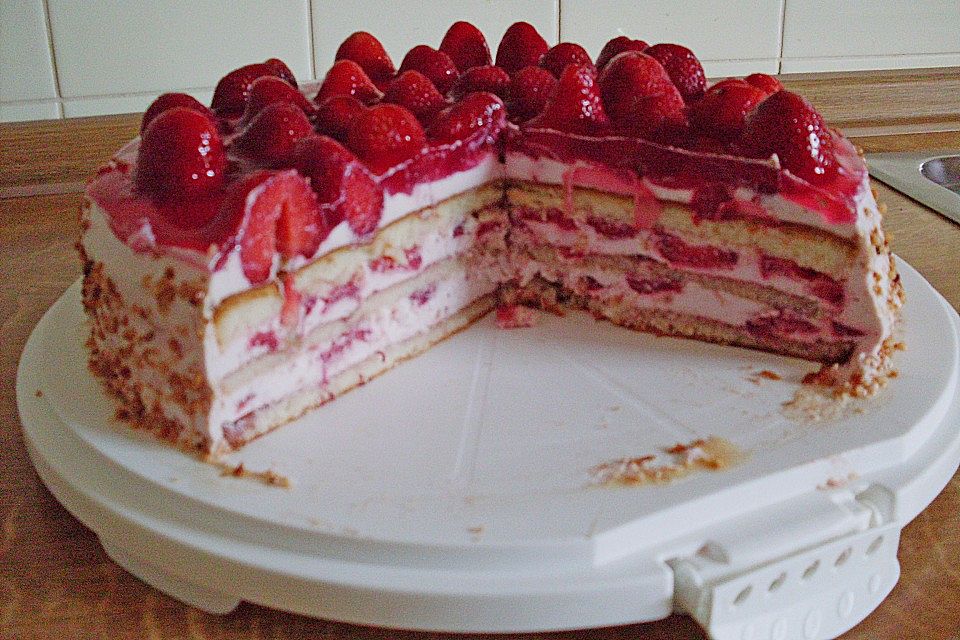 Erdbeertorte mit Frischkäse-Joghurt-Creme