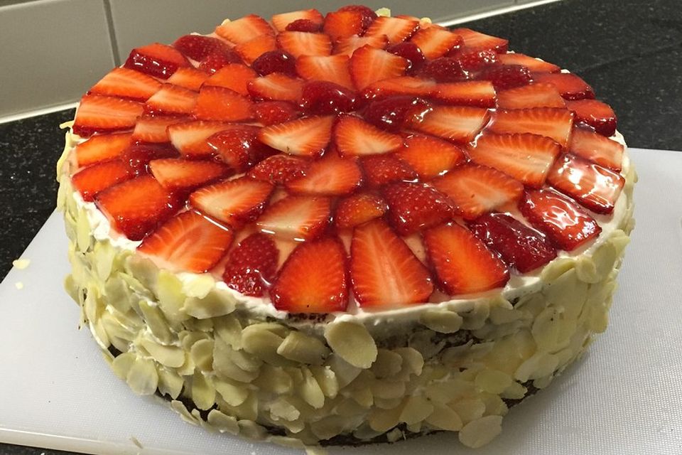 Erdbeertorte mit Frischkäse-Joghurt-Creme