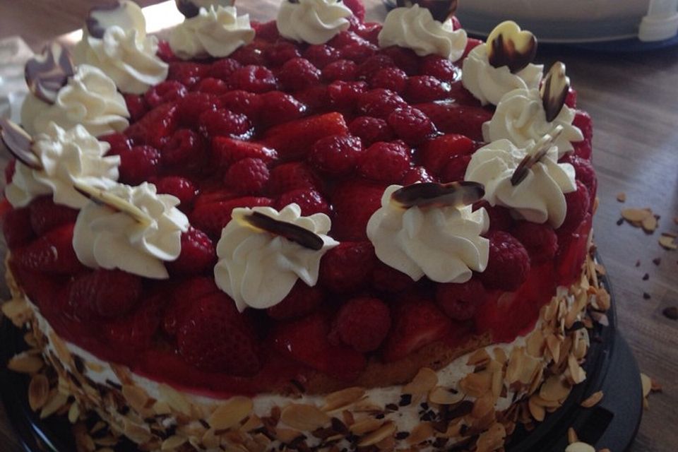 Erdbeertorte mit Frischkäse-Joghurt-Creme