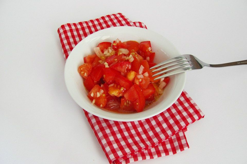 Tomatensalat mit Zitrone Tomatensalat mit Zitrone