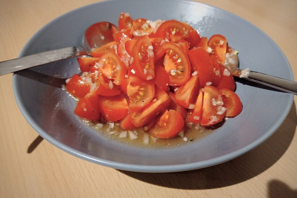 Tomatensalat mit Zitrone Tomatensalat mit Zitrone